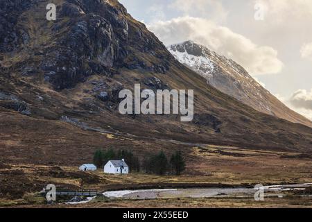 Lagangarbh Bothy à l'entrée du col de Glencoe, Highland, Écosse. Printemps (mars) 2024. Banque D'Images