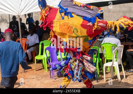 Otuo, État d'Edo Nigeria - 08/05/2024 - danse du masque cérémoniel, Egungun, vaudou, Afrique Banque D'Images