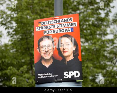 Affiche de campagne électorale du parti SPD avec les politiciens Matthias Ecke et Katarina Barley pour les élections européennes de 2024 à Dresde, en Allemagne. Banque D'Images