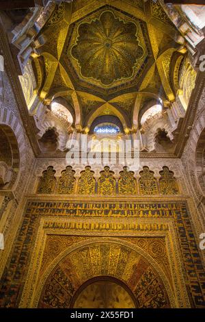 Le mihrab et coupole. Mosque-Cathedral, Cordoba, Espagne. Banque D'Images