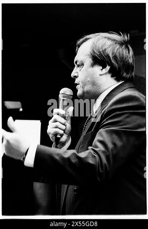 JOHN PRESCOTT, CHEF ADJOINT du PARTI TRAVAILLISTE, 1995 : le chef adjoint du parti travailliste John Pescott fait un discours passionné en faisant campagne pour le New Labour lors de la tournée Rolling Rose à St David's Hall à Cardiff, au pays de Galles, le 5 juillet 1995. Le Rolling Rose Tour est une série de décors conçus pour augmenter le nombre de membres du Parti travailliste alors qu'il est dans l'opposition. Photo : Rob Watkins. INFO : John Prescott, un homme politique britannique né à Prestatyn Wales en 1938, a été vice-premier ministre sous Tony Blair de 1997 à 2007. Figure éminente du Parti travailliste, il défend la justice sociale et les caus environnementaux Banque D'Images