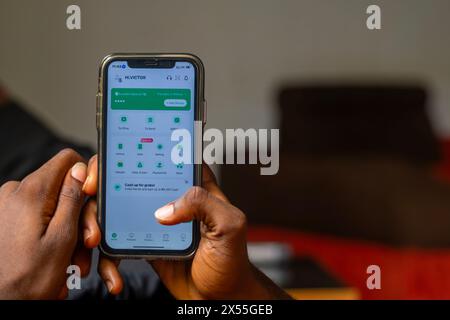 Lagos, Nigeria - 5 mai 2024 : gros plan logo de la fintech africaine OPay sur iPhone. Opay est une société basée au Nigeria qui facilite les transactions mobiles Thr Banque D'Images