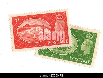 Une paire de timbres-poste à la menthe de grande valeur, King George VI de Grande-Bretagne sur fond blanc. Banque D'Images