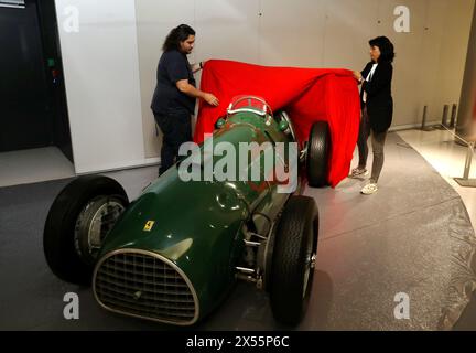 Menton, France. 07 mai 2024. © PHOTOPQR/NICE MATIN/Jean François Ottonello ; Menton ; 07/05/2024 ; montage de l'exposition Ferrari F1 a Monaco : histoire et victoires qui aura lieu de 9 mai au 31 aout 2024 a la Collection de voitures du Prince de Monaco - la Ferrari 125 1950 de Luigi Villoresi identique a celle d Alberto Ascari Monaco, 7 mai 2024 mise en place du salon Ferrari F1 à Monaco: histoire et victoires qui se dérouleront du 9 mai au 31 août 2024 au Prince de Monaco car Collection crédit : MAXPPP/Alamy Live News Banque D'Images