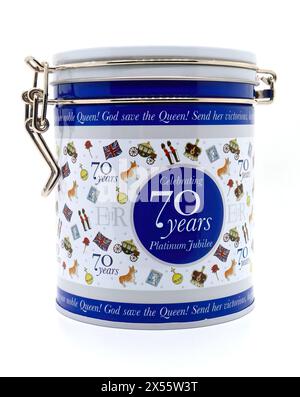 Photo d'une boîte de 50 sachets de thé anglais de petit déjeuner de Milly Green célébrant le jubilé de platine de la reine Elizabeth II en gros plan sur un fond blanc Banque D'Images