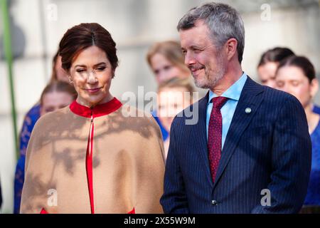 Le roi Frederik X et la reine Marie, ainsi que le couple royal suédois et le couple prince héritier, participent à une visite au Musée nordique de Stockholm, le mardi 7 mai 2024. Au Musée nordique, le couple royal participe à une visite de l'exposition 'Nordbo', qui raconte les gens et la vie dans les pays nordiques au cours des 500 dernières années. Le couple royal plante par la suite un pommier de Graasten. Lundi et mardi, le couple royal danois effectuera sa première visite d’État en Suède. Lors de la visite d’Etat, le couple royal rencontrera entre autres des astronomes danois et suédois Banque D'Images