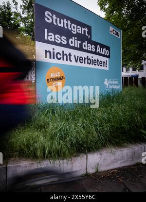 Wahlplakat zur Wahl AM 9.6.24 06.05.2024 HohenheimerStr. Wahlwerbung der Partei CDU Stuttgart Baden-Württemberg Deutschland *** affiche électorale pour l'élection du 9 6 24 06 05 2024 HohenheimerStr publicité électorale du parti CDU Stuttgart Baden Württemberg Allemagne Banque D'Images