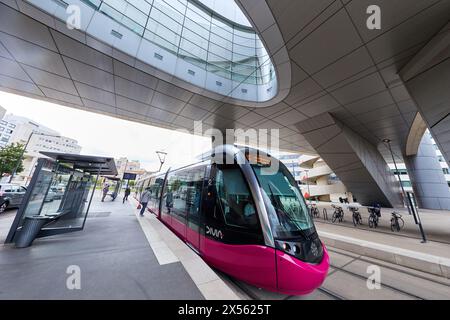 Tramway Urbain, Auditorium, Boulevard de Champagne, Dijon, Côte d'Or, Bourgogne, Bourgogne, France, Europe Banque D'Images