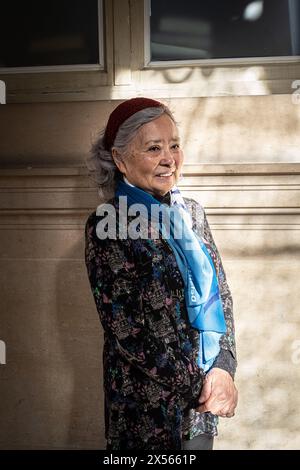 © Olivier Donnars/le Pictorium/MAXPPP - Paris 07/05/2024 Olivier Donnars/le Pictorium - 07/05/2024 - France/Ile-de-France/Paris - mm Tran to Nga, franco-vietnamienne de 82 ans et victime de l'agent orange durant la guerre du Vietnam, avant l'appel en proces qu'ell a intente a 14 entreprises agrochimiques dont Monsanto-Bayer. - Valeurs ACtuelles Out, no jdd, jdd Out, RUSSIA OUT, NO RUSSIA #norussia/07/05/2024 - France/Ile-de-France (région)/Paris - mm Tran à Nga, 82 ans franco-vietnamienne victime de l'agent Orange pendant la guerre du Vietnam, en prévision de son recours contre une loi Banque D'Images