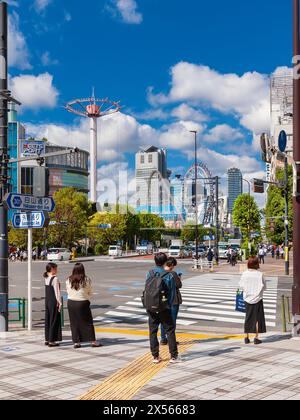 Vue du parc d'attractions Tokyo Dome City attractions dans le quartier de Bunkyo depuis Suidobashi Banque D'Images