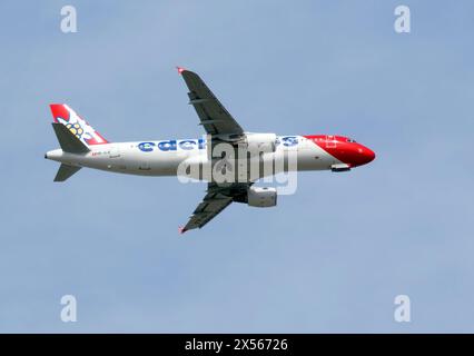 Edelweiss Air (est une compagnie aérienne suisse de loisirs, charter et la société sœur de Swiss International Air Lines), Airbus A320-214 Budapest, Hongrie Banque D'Images