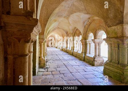 Cloître, Abbaye Royale de Notre Dame de Fontenay, l'abbaye cistercienne de Fontenay, Montbard, Côte d'Or, Bourgogne, Bourgogne, France, Europe Banque D'Images