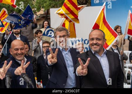 Cornella de Llobregat, Espagne. 07 mai 2024. Feijoo retourne en Catalogne pour la campagne électorale catalane, dans ce cas dans le quartier populaire de Sant Ildefons à Cornellà, une zone avec une forte présence d'immigrants. Feijoo vuelve a Cataluña para la Campaña electric catalana, en este caso al Popular Barrio de Sant Ildefons de Cornellà, una zona con una fuerte presencia migratoria. Sur la photo : alejandro fernandez, alberto nunez feijoo, News Politics -Barcelone, Espagne mardi 7 mai, 2024 (photo par Eric Renom/LaPresse) crédit : LaPresse/Alamy Live News Banque D'Images