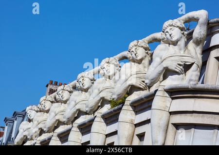 Vue depuis la ceinture verte René-Dumont, avant connu sous le nom de promenade plantée, Passerelle Ledru-Rollin au jardin de Reuilly, Viaduc des Arts, Paris, France Banque D'Images