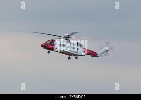 HM Coastguard Sikorsky S-92A arrivant à l'aéroport de Humberside Banque D'Images