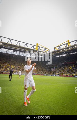 Dortmund, Allemagne. 04 mai 2024. Dortmund, Allemagne, 04 mai 2024 : Ruben Vargas (16 Augsbourg) lors du match de football 1.Bundesliga entre le Borussia Dortmund et le FC Augsburg au signal Iduna Park à Dortmund, Allemagne. Philipp Kresnik (Philipp Kresnik/SPP) crédit : SPP Sport Press photo. /Alamy Live News Banque D'Images