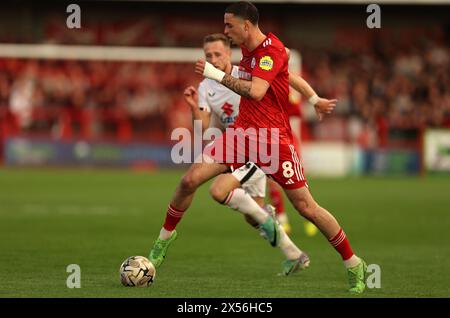 Crawley Town's Klaidi Lolos lors de la demi-finale éliminatoire de Sky Bet League Two, match de première manche au Broadfield Stadium, Crawley. Date de la photo : mardi 7 mai 2024. Banque D'Images