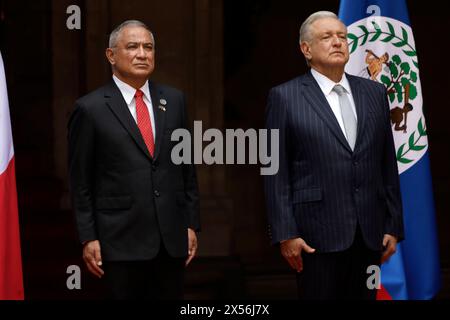 Le premier ministre du Belize, Juan Antonio BriseÃ±o et le président du Mexique, Andres Manuel Lopez Obrador lors de la cérémonie de bienvenue de la visite d'État du Belize au Mexique, dans le Patio Honor au Palais National. (Crédit image : © Luis Barron/eyepix via ZUMA Press Wire) USAGE ÉDITORIAL SEULEMENT! Non destiné à UN USAGE commercial ! Banque D'Images