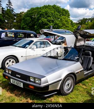 Earsham, Norfolk, Royaume-Uni – 05 mai 2024. Classic 1982 voiture DMC de Lorean exposée au public lors d'une rencontre de voitures anciennes Banque D'Images