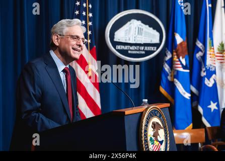 Washington D.C., États-Unis - octobre 26 2023 : le procureur général des États-Unis, Merrick Garland, prononçant un discours derrière un podium avec un micro Banque D'Images