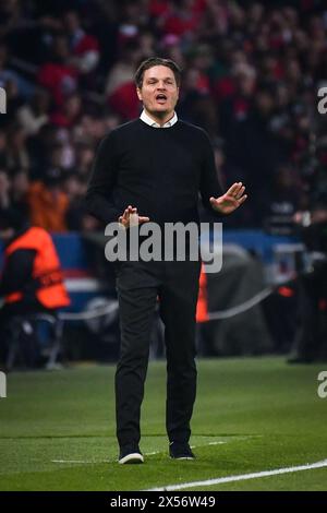 Edin Terzic, entraîneur-chef du Borussia Dortmund, réagit lors de la demi-finale de l'UEFA Champions League entre le Paris Saint-Germain et le Borussia Dortmund au stade du Parc des Princes à Paris le 7 mai 2024. Photo de Firas Abdullah/ABACAPRESS. COM Credit : Abaca Press/Alamy Live News Banque D'Images