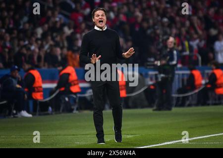 Edin Terzic, entraîneur-chef du Borussia Dortmund, réagit lors de la demi-finale de l'UEFA Champions League entre le Paris Saint-Germain et le Borussia Dortmund au stade du Parc des Princes à Paris le 7 mai 2024. Photo de Firas Abdullah/ABACAPRESS. COM Credit : Abaca Press/Alamy Live News Banque D'Images