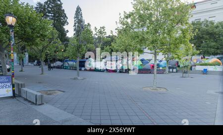 Camp palestinien de protestation UC Berkeley. Berkeley, Californie, États-Unis. 5 mai 2024 : Une photo de manifestants palestiniens campant sur le campus de l'UC Berkeley Banque D'Images