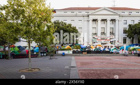 Camp palestinien de protestation UC Berkeley. Berkeley, Californie, États-Unis. 5 mai 2024 : Une photo de manifestants palestiniens campant sur le campus de l'UC Berkeley Banque D'Images