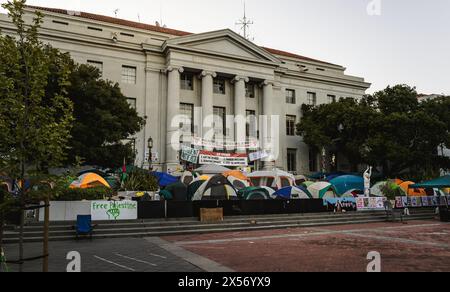 Camp palestinien de protestation UC Berkeley. Berkeley, Californie, États-Unis. 5 mai 2024 : Une photo de manifestants palestiniens campant sur le campus de l'UC Berkeley Banque D'Images
