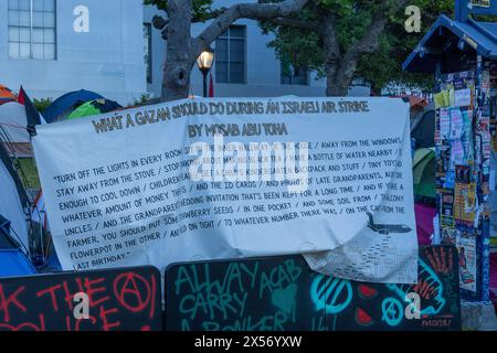 Camp palestinien de protestation UC Berkeley. Berkeley, Californie, États-Unis. 5 mai 2024 : Une photo de manifestants palestiniens campant sur le campus de l'UC Berkeley Banque D'Images