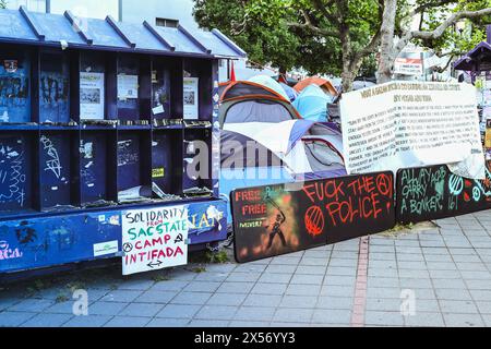 Camp palestinien de protestation UC Berkeley. Berkeley, Californie, États-Unis. 5 mai 2024 : Une photo de manifestants palestiniens campant sur le campus de l'UC Berkeley Banque D'Images