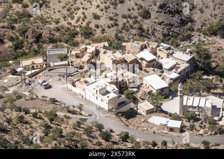 Vue sur le village de Wadi Al Muaydin depuis Jebel Akhdar, Oman Banque D'Images