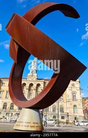 'Variante ovoide de la desocupación de la esfera', sculpture de Jorge Oteiza, Hôtel de ville, Bilbao, Bizkaia, pays Basque, Espagne, Europe Banque D'Images