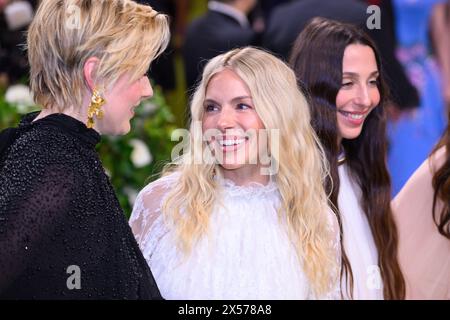 New York, États-Unis. 6 mai 2024. Sienna Miller participant au Metropolitan Museum of Art costume Institute Benefit Gala 2024 à New York, États-Unis le crédit photo devrait se lire : Matt Crossick/Alamy Live News Banque D'Images