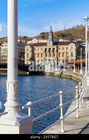 L'hôtel de ville, Paseo del Arenal, Ria del Nervion River, Bilbao, Biscaye, Pays Basque, Espagne, Europe Banque D'Images