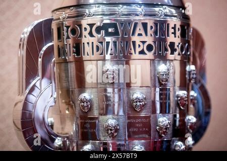 Washington, Vereinigte Staaten. 07 mai 2024. Indy 500 Borg-Warner Trophy est exposé au Capitole des États-Unis à Washington, DC, le mardi 7 mai 2024. Crédit : Rod Lamkey/CNP/dpa/Alamy Live News Banque D'Images