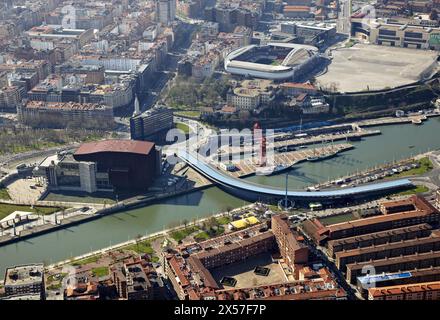 Pont et Palais Euskalduna, Bilbao, Biscaye, Pays Basque, Espagne Banque D'Images