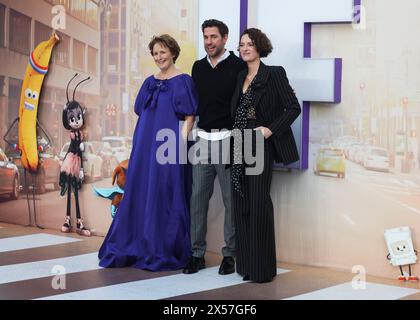 Londres, Royaume-Uni. 07 mai 2024. Fiona Shaw, John Krasinski et Phoebe Waller-Bridge assistent à la première IF UK au Cineworld à Leicester Square, Londres. Crédit : SOPA images Limited/Alamy Live News Banque D'Images