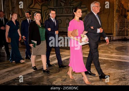 Stockholm, Suède. 07 mai 2024. La princesse héritière Victoria, le prince Daniel et le prince Carl Philip arrivent pour le petit déjeuner officiel de la ville à l'hôtel de ville, le mardi 7 mai 2024. Lundi et mardi, le couple royal danois effectuera sa première visite d’État en Suède. Lors de la visite d’Etat, le couple royal rencontrera entre autres des astronautes danois et suédois, visitera la station de la flotte Berga et assistera à un dîner de gala au Palais Royal. (Photo : IDA Marie Odgaard/Ritzau Scanpix) crédit : Ritzau/Alamy Live News Banque D'Images