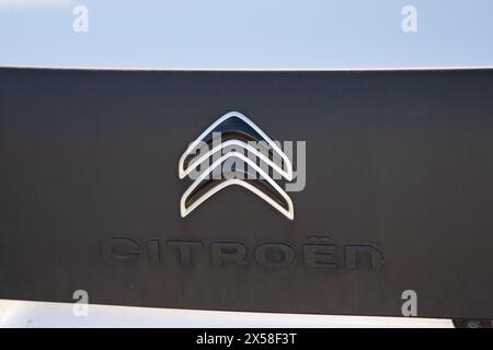 Bordeaux , France - 04 29 2024 : Citroën logo de détail de voiture signe et texte marque constructeur automobile français Banque D'Images