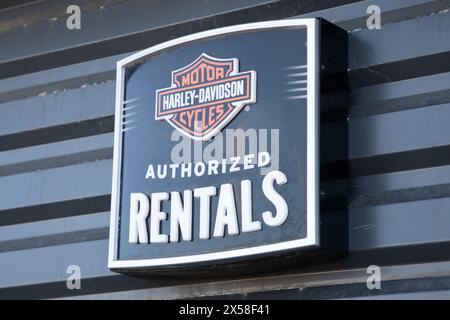 Bordeaux , France - 04 29 2024 : Harley Davidson location autorisée panneau de service logo marque et signe texte publicité sur magasin de façade détaillant Banque D'Images