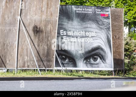 Wahl zum 10. Europäischen Parlament AM 9. Juni 2024, Europawahl. Wahlplakat mit der Spitzenkandidatin der FDP, Marie-Agnes Strack-Zimmermann. // 01.05.2024 : Francfort-sur-le-main, Hessen, Deutschland *** Election du 10ème Parlement européen le 9 juin 2024, affiche électorale européenne avec la première candidate du FDP, Marie Agnes Strack Zimmermann 01 05 2024 Francfort-sur-le-main, Hesse, Allemagne Banque D'Images