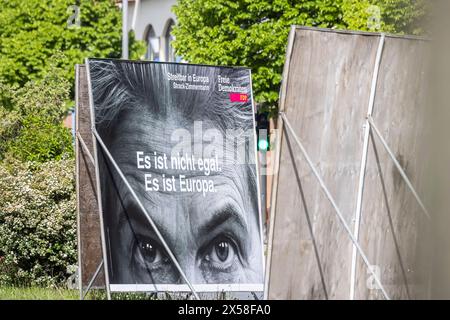 Wahl zum 10. Europäischen Parlament AM 9. Juni 2024, Europawahl. Wahlplakat mit der Spitzenkandidatin der FDP, Marie-Agnes Strack-Zimmermann. // 01.05.2024 : Francfort-sur-le-main, Hessen, Deutschland *** Election du 10ème Parlement européen le 9 juin 2024, affiche électorale européenne avec la première candidate du FDP, Marie Agnes Strack Zimmermann 01 05 2024 Francfort-sur-le-main, Hesse, Allemagne Banque D'Images