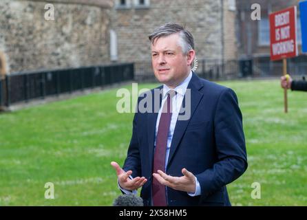 Londres, Angleterre, Royaume-Uni. 8 mai 2024. Le général Shadow Paymaster JONATHAN ASHWORTH est vu à Westminster alors qu'il apparaît dans des émissions de télévision de petit-déjeuner. (Crédit image : © Tayfun Salci/ZUMA Press Wire) USAGE ÉDITORIAL SEULEMENT! Non destiné à UN USAGE commercial ! Banque D'Images