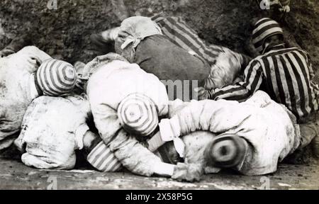 Jeu de mur d'Eton. Jeu de ballon mural lié au rugby dans lequel les participants s'empilent contre le mur. Eton - 1927 Banque D'Images