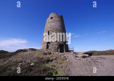 Winding Tower, Pary`s Mountain, Amlwch, Anglesey, pays de Galles du Nord, Royaume-Uni. Banque D'Images