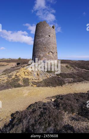 Winding Tower, Pary`s Mountain, Amlwch, Anglesey, pays de Galles du Nord, Royaume-Uni. Banque D'Images