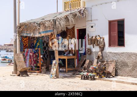 Boutique de souvenirs locale traditionnelle à Sal Rei, Boa Vista, Cap Vert, République de Cabo Verde, Afrique Banque D'Images