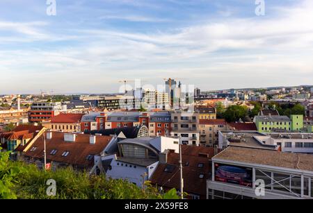 Panorama de la ville de Brno depuis la tour de la vieille mairie de Brno, République tchèque, 8 mai 2023 Banque D'Images