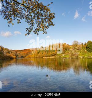 Le pittoresque et calme lac Swanbourne, Arundel, West Sussex, Royaume-Uni. Banque D'Images